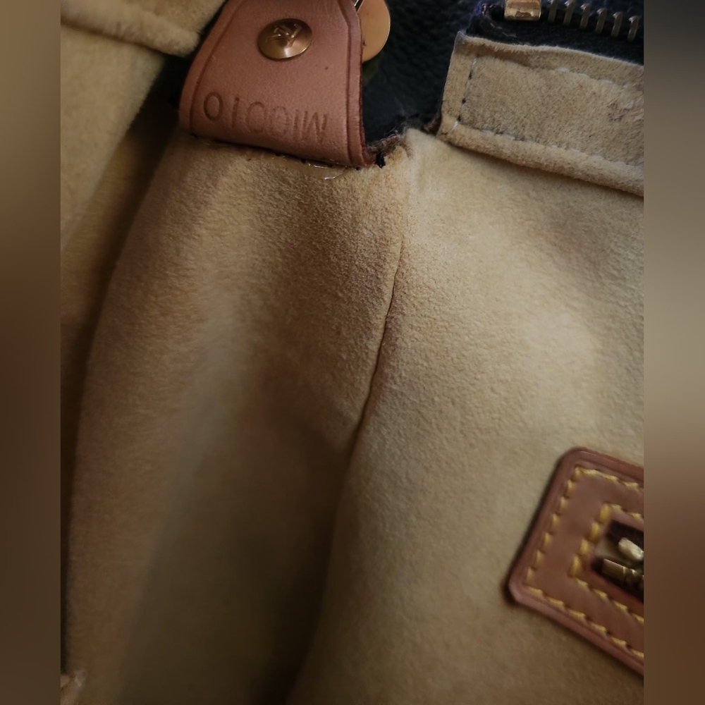 Amazing Condition! LV Monogram Looping GM Shoulder Bag. - Picture 2 of 16